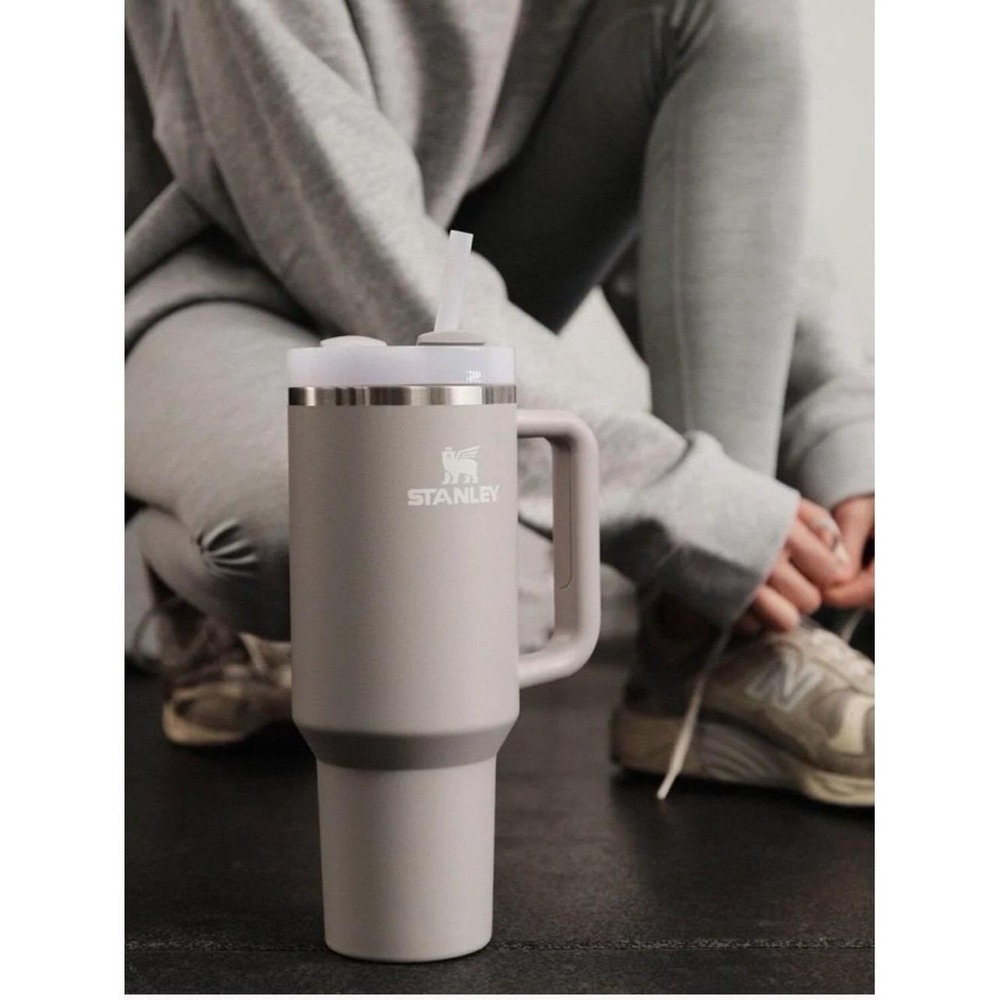 Stanley Quencher H2.0 FlowState‎ Tumbler 40oz  Gray Mug
